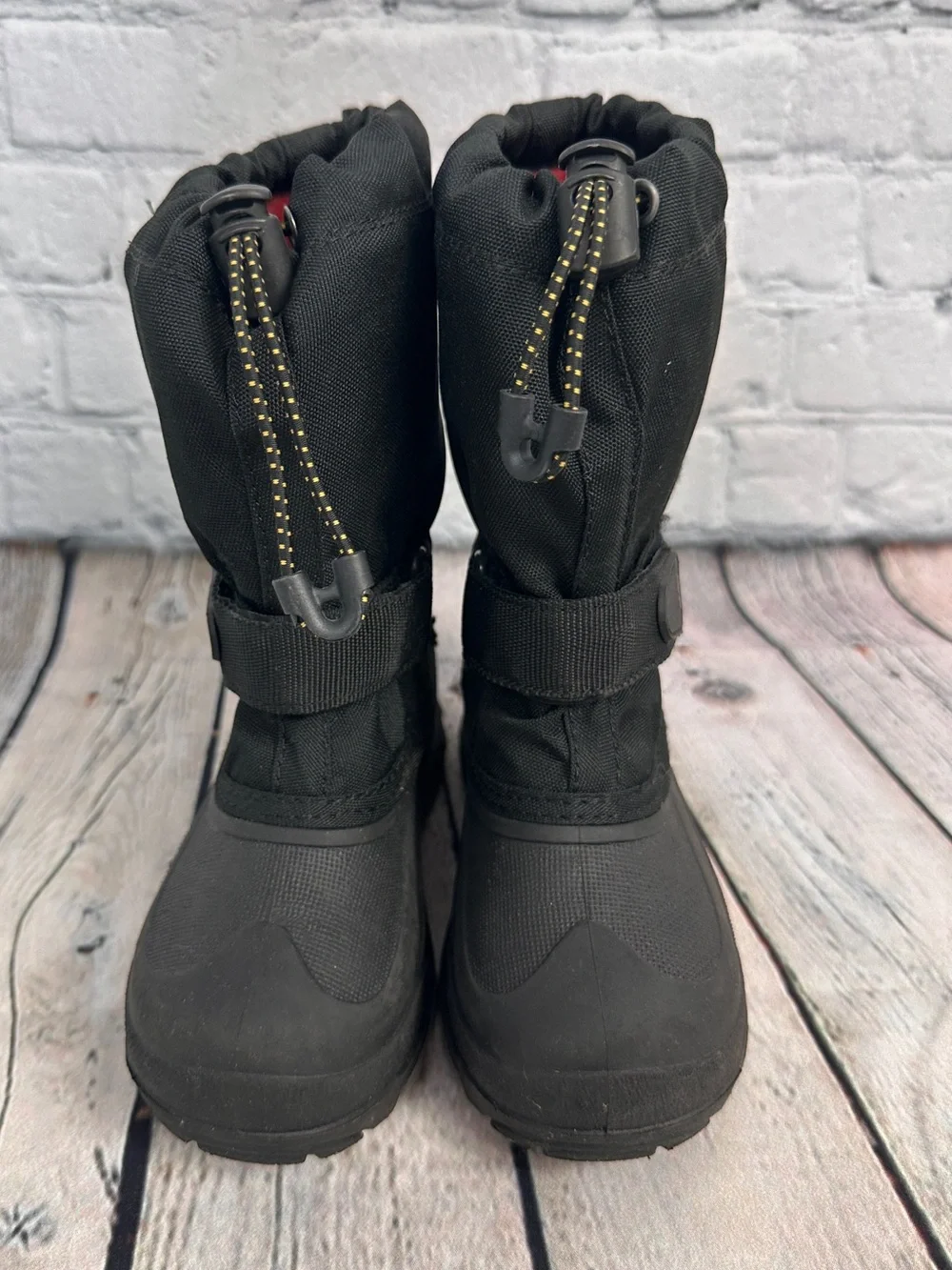 Kamik rocket waterproof snowboots size kids 11